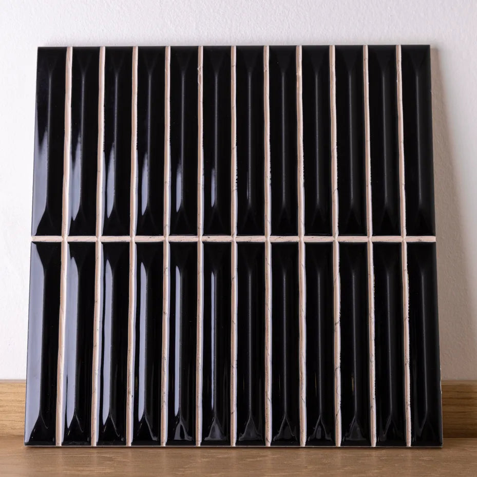 Faïence relief - Row Black