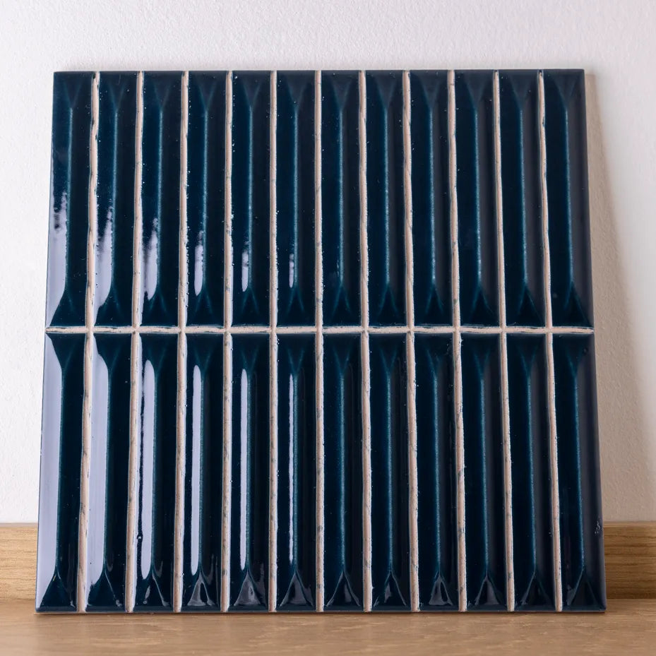 Faïence relief - Row Midnight