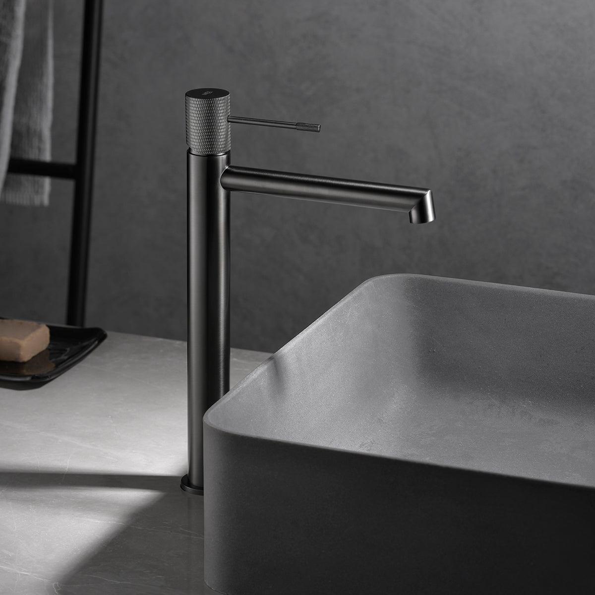Mitigeur de Lavabo Bec Haut - Line Black Gun Metal