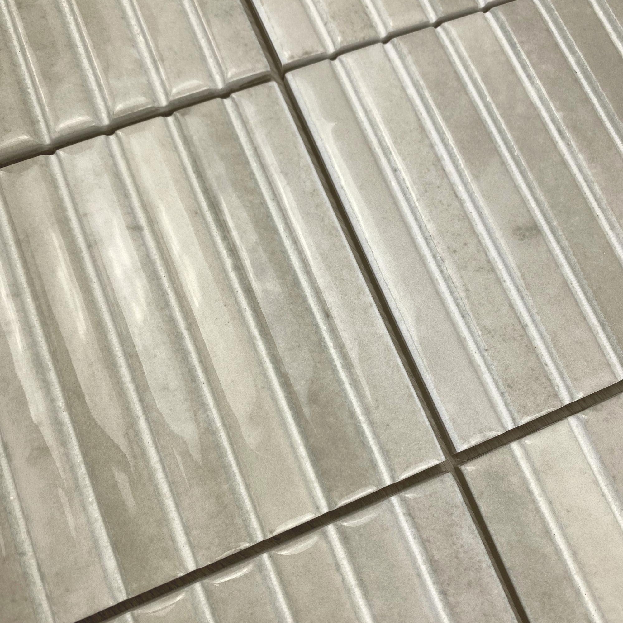 Faïence Décorative Kit-Kat en Relief Ivory Glossy