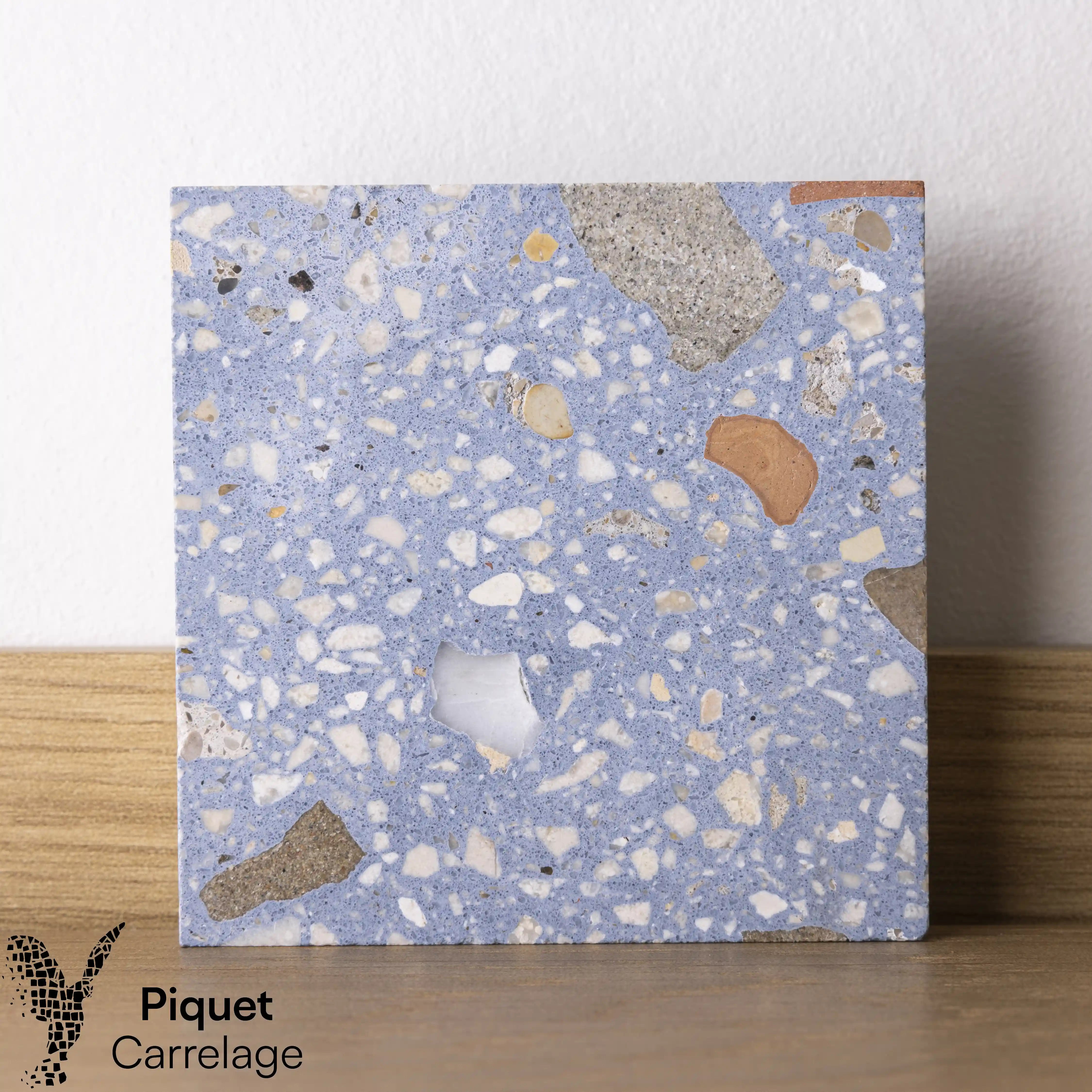Terrazzo authentique gros éclat bleu violet